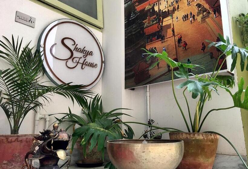پانسیون Shakya House