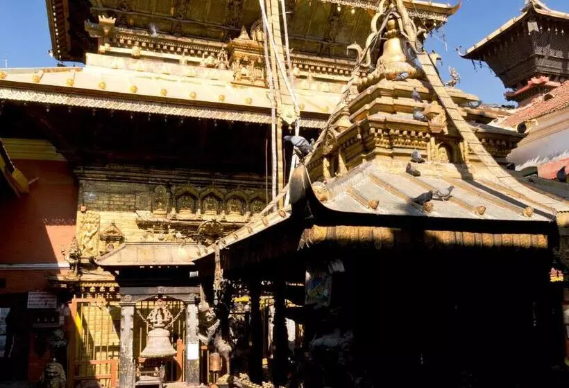 پانسیون Shakya House