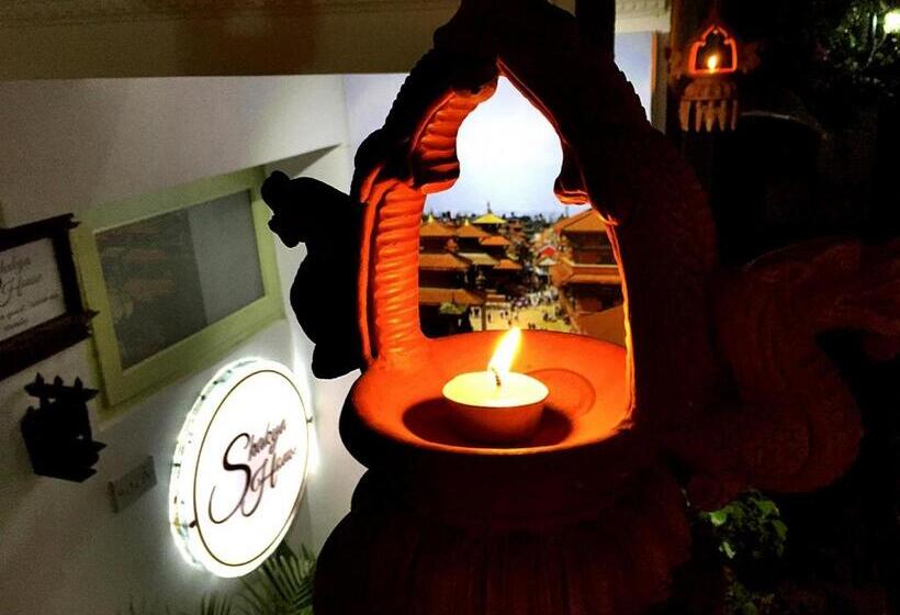 پانسیون Shakya House