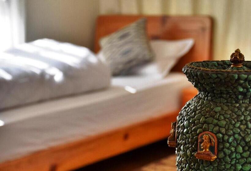 پانسیون Shakya House