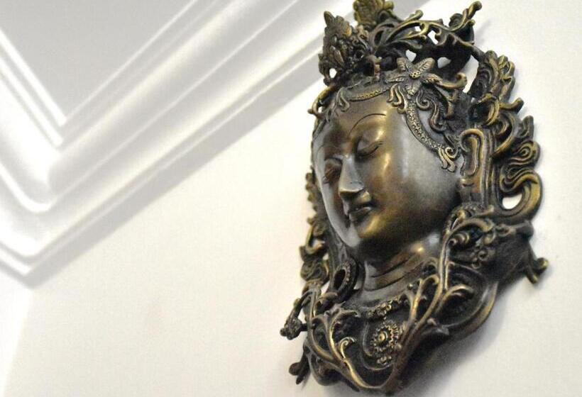 پانسیون Shakya House