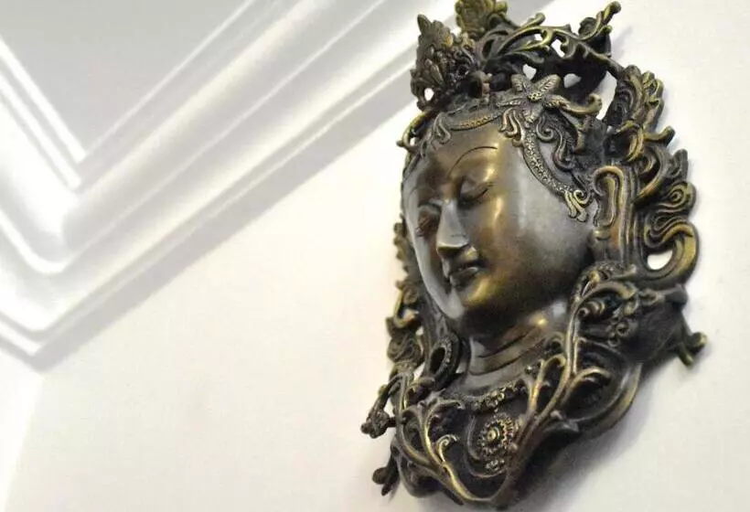 پانسیون Shakya House