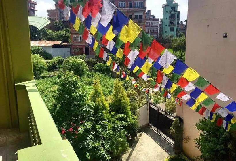 پانسیون Shakya House