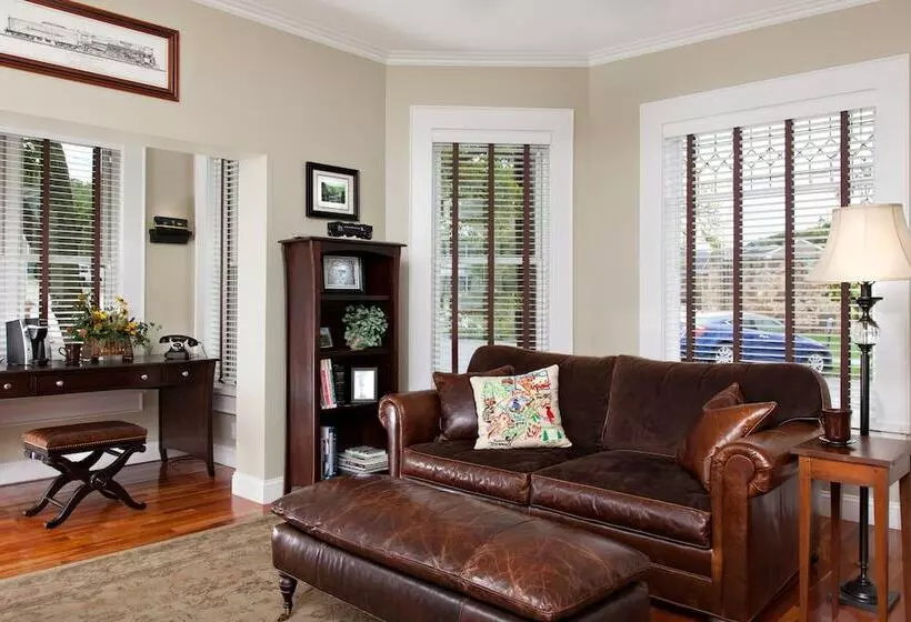 펜션 The Guest House Inn On Courthouse Square