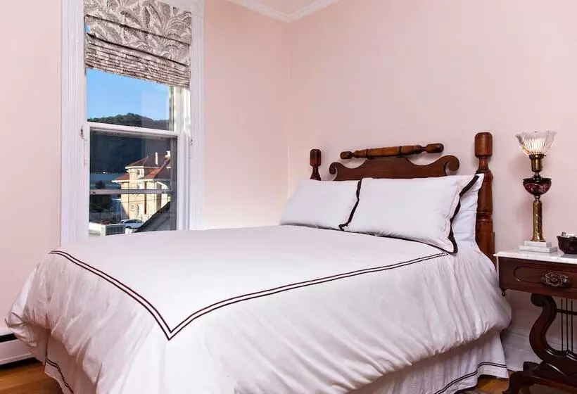 펜션 The Guest House Inn On Courthouse Square