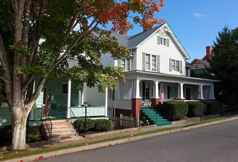 펜션 The Guest House Inn On Courthouse Square