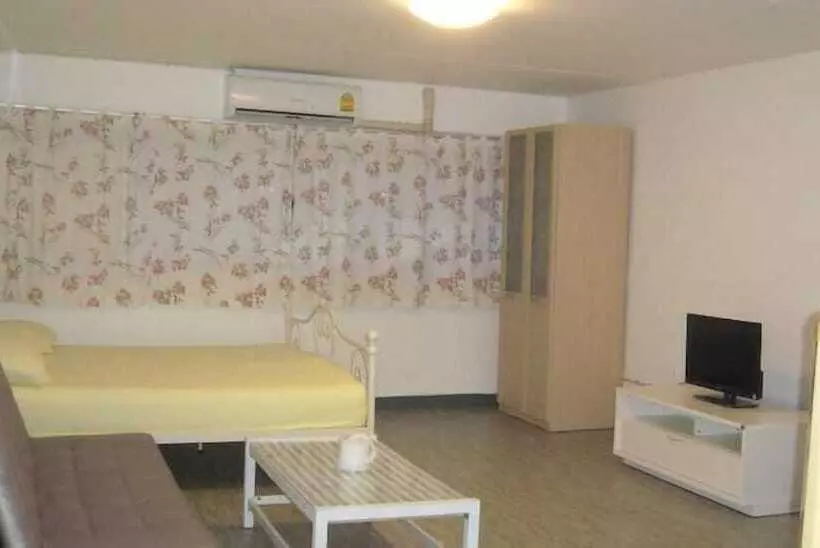 Chan Kim Don Mueang Airport Guest House