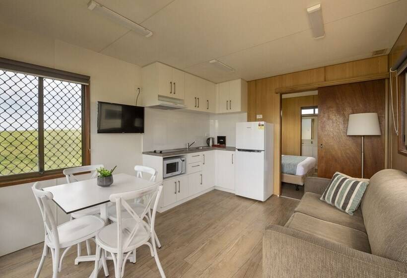 Отель Discovery Parks   West Beach Parks