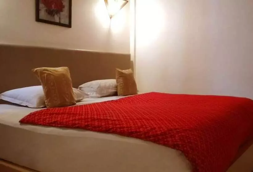 Hotel Dewarna Sutoyo