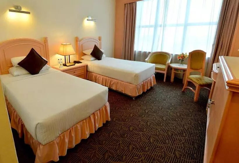 Отель Emerald Puteri