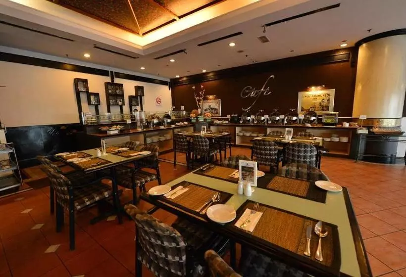 Отель Emerald Puteri