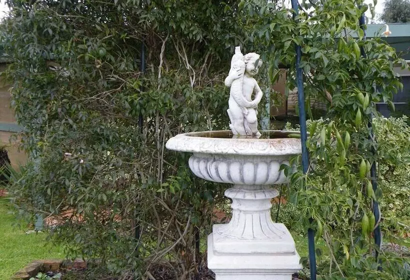 Hotel Hamilton Caravan Park