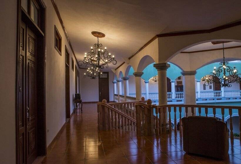 هتل Real La Merced