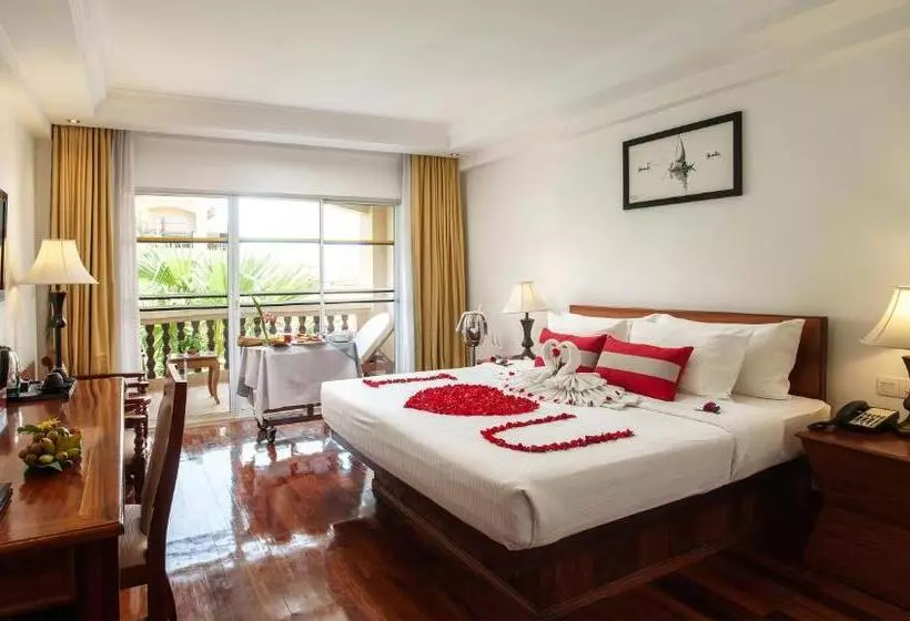 ホテル Somadevi Angkor Premium