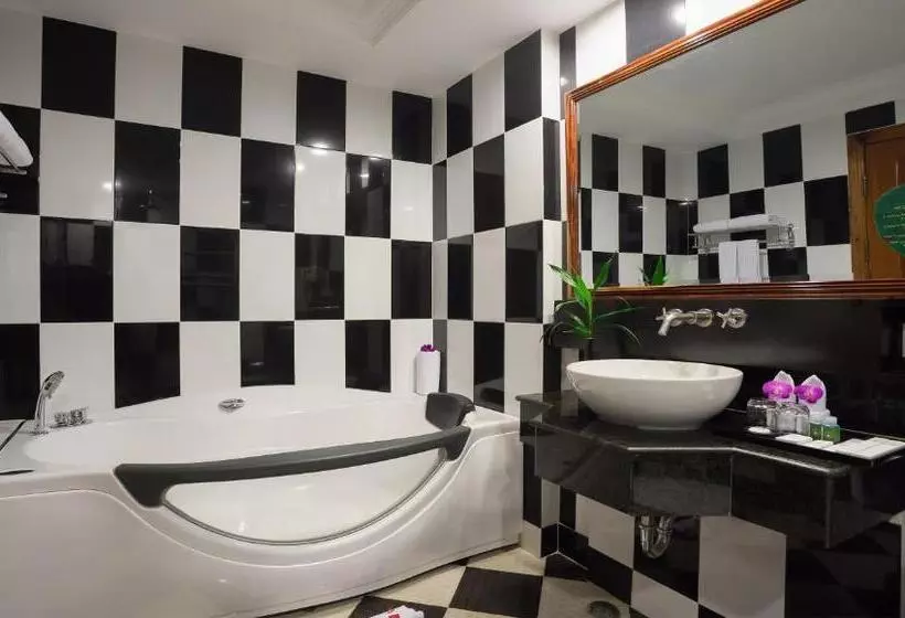 ホテル Somadevi Angkor Premium