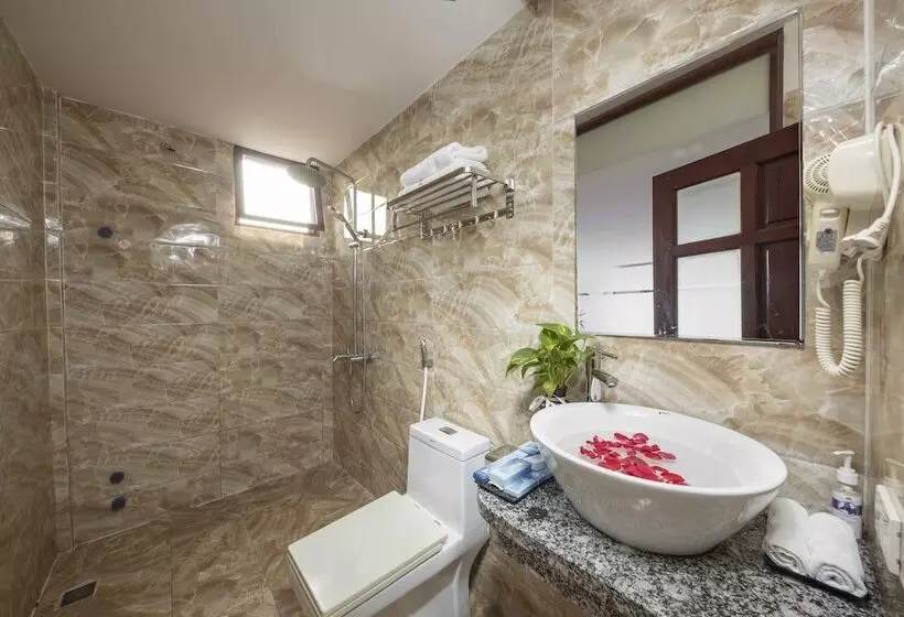 Viet Village Hotel & Travel
