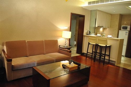 Jing'an Ziyuan Apartment