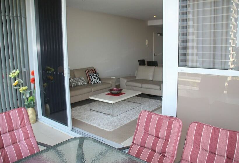 Link Portside Wharf Apartment