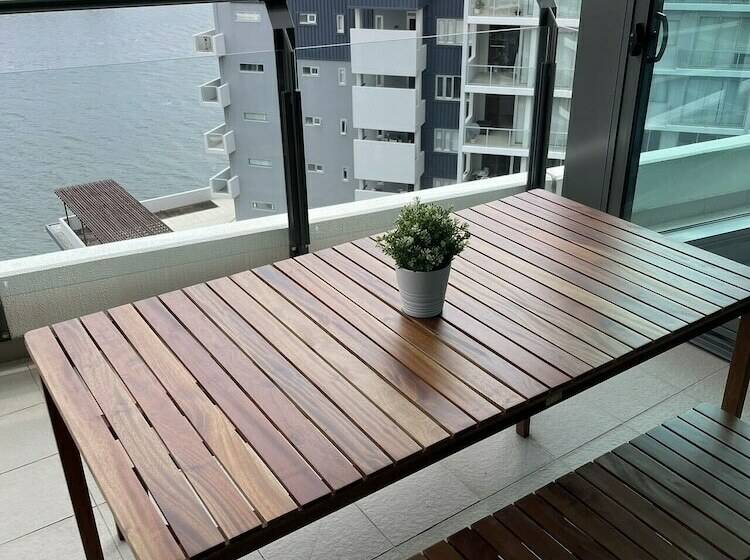 Link Portside Wharf Apartment