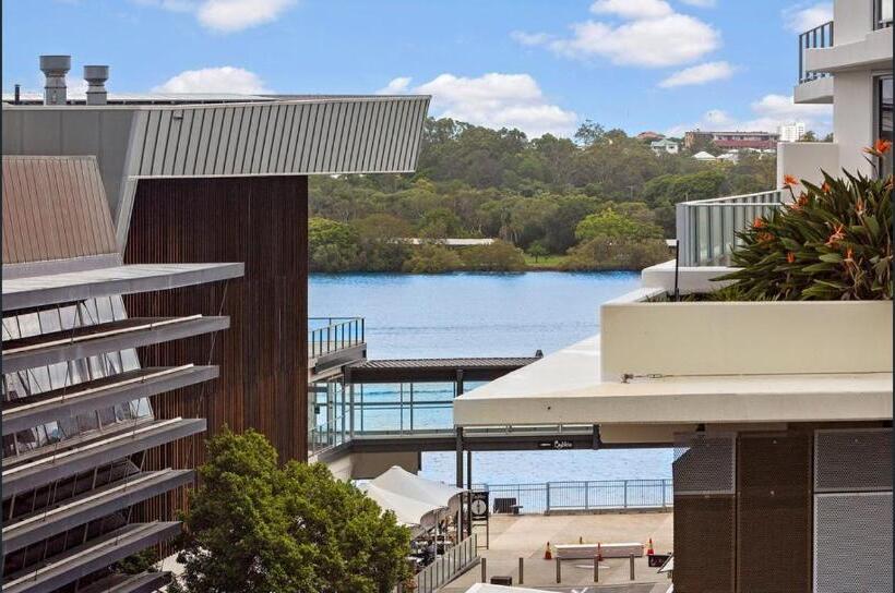 Link Portside Wharf Apartment