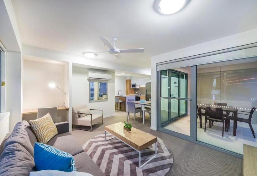 Link Portside Wharf Apartment