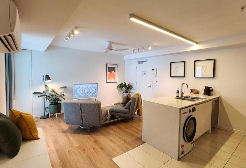 Link Portside Wharf Apartment