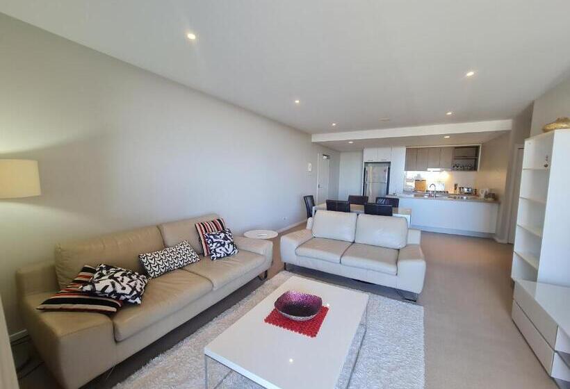 Link Portside Wharf Apartment