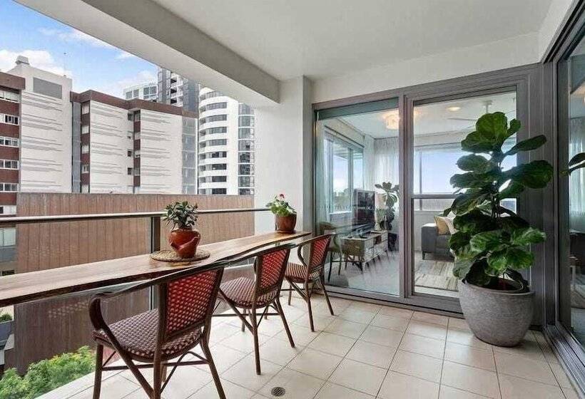 Link Portside Wharf Apartment