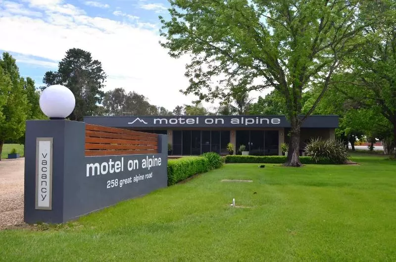 Myrtleford Motel On Alpine