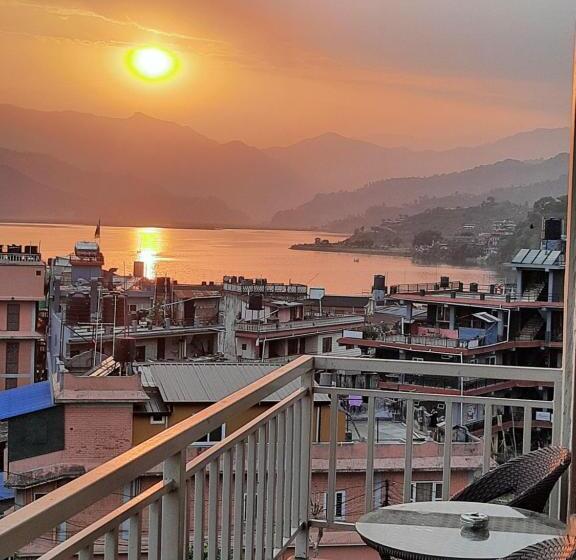 هتل Pokhara Tourist Home