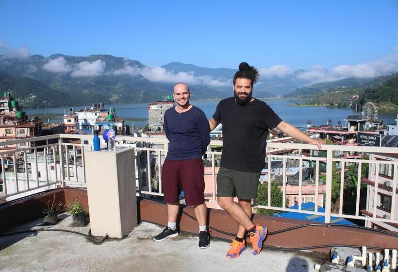 هتل Pokhara Tourist Home