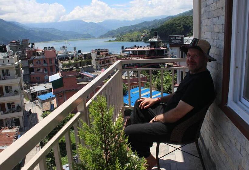هتل Pokhara Tourist Home