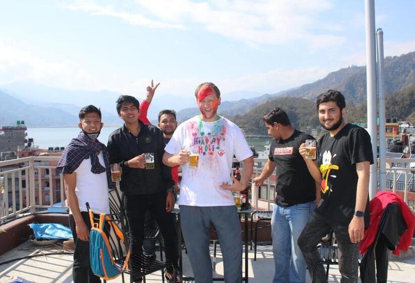 هتل Pokhara Tourist Home