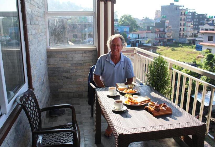 هتل Pokhara Tourist Home