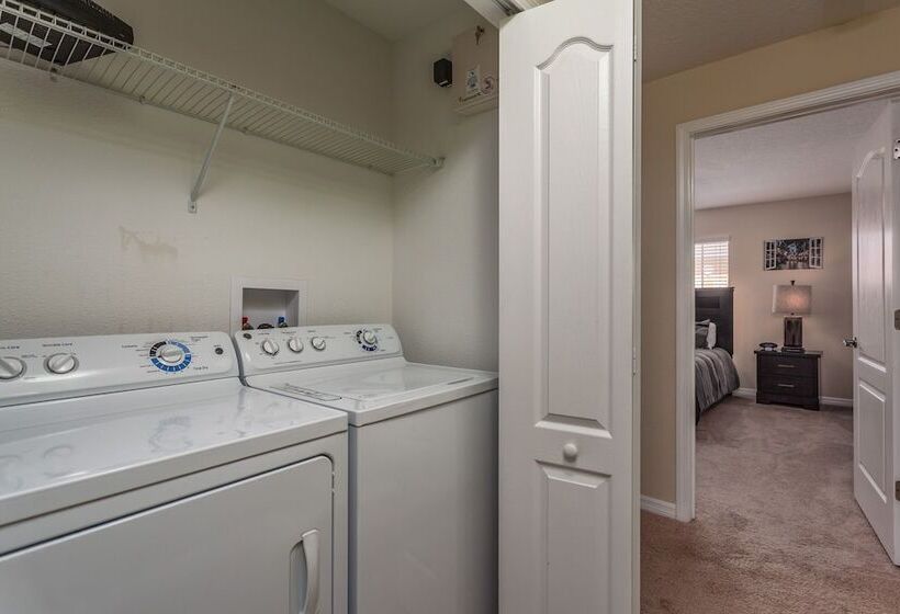 Paradise Palms Ru960