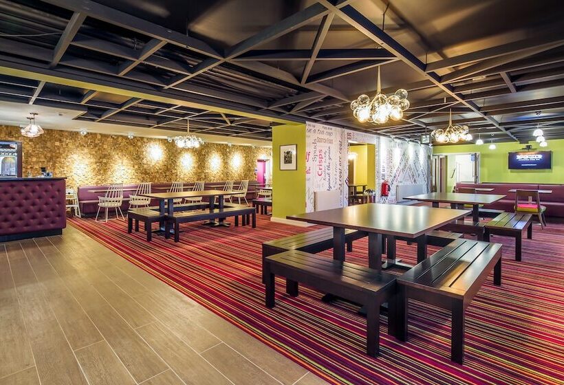 הוסטל Safestay London Kensington Holland Park