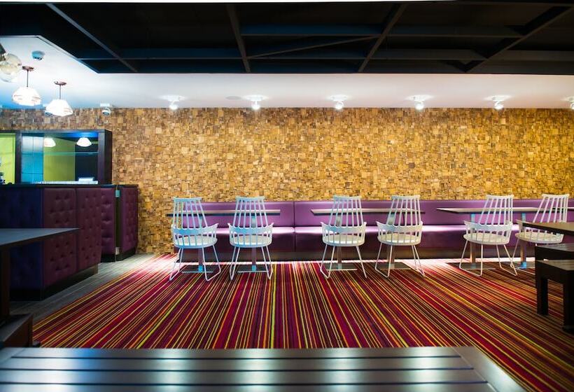 הוסטל Safestay London Kensington Holland Park