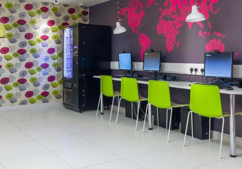 הוסטל Safestay London Kensington Holland Park