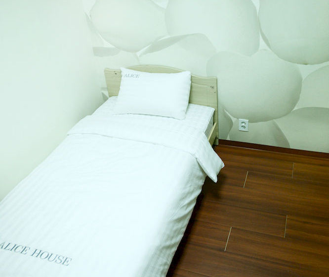 Alice Hostel