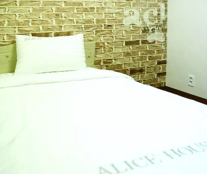 Alice Hostel