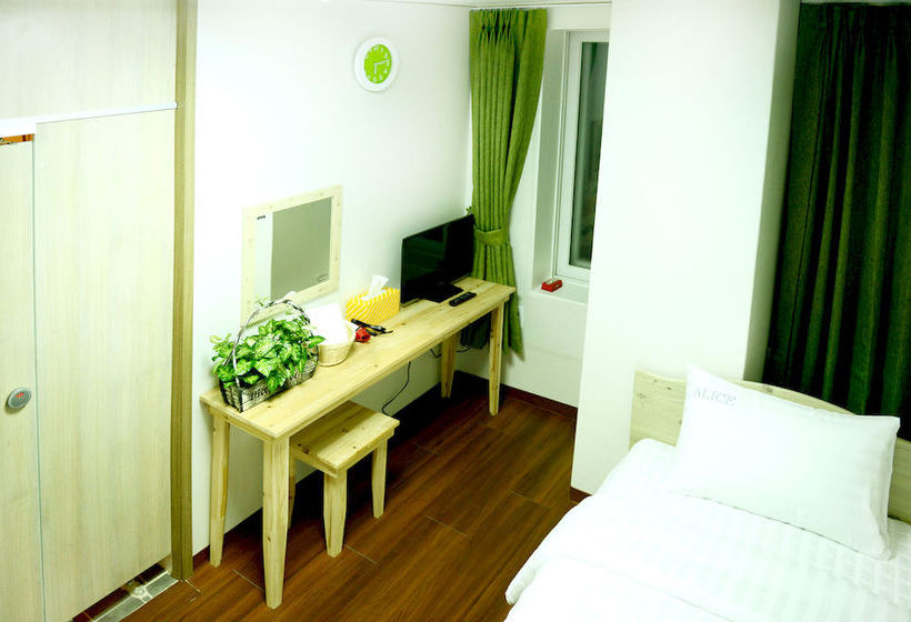 Alice Hostel