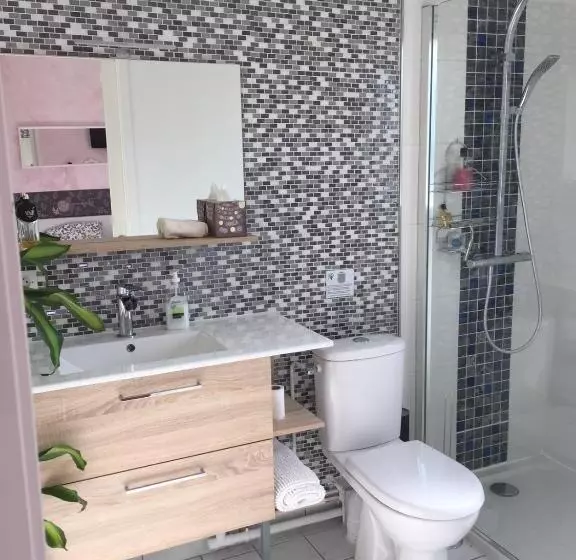 مبيت وإفطار La Raimbaudière