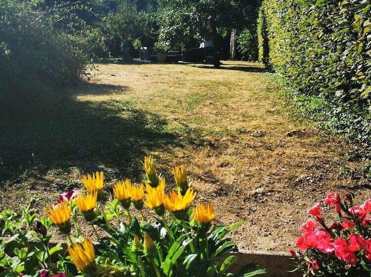 مبيت وإفطار La Raimbaudière