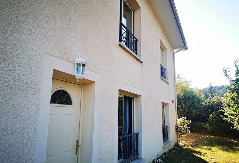 مبيت وإفطار La Raimbaudière