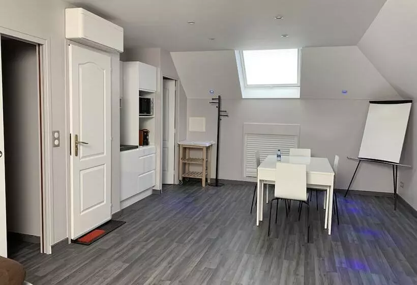 مبيت وإفطار La Raimbaudière