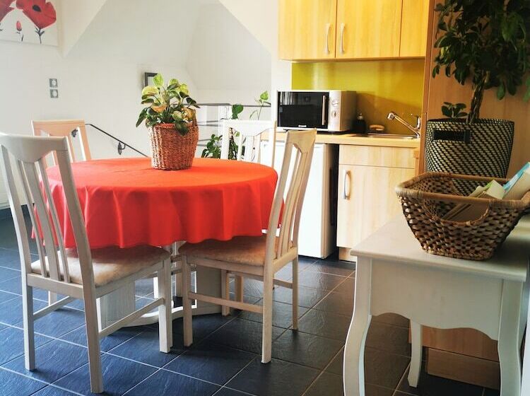 مبيت وإفطار La Raimbaudière