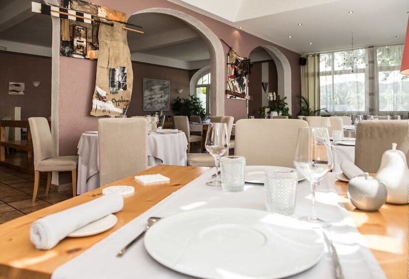 호텔 Logis Hôtel La Magnanerie   Côté Bistro