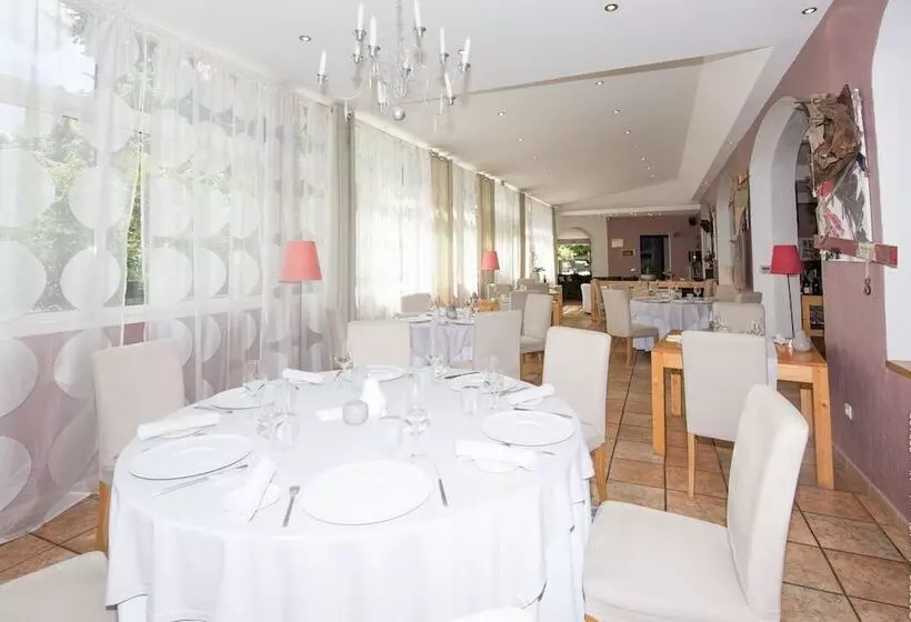 בית מלון כפרי Logis Hôtel La Magnanerie   Côté Bistro