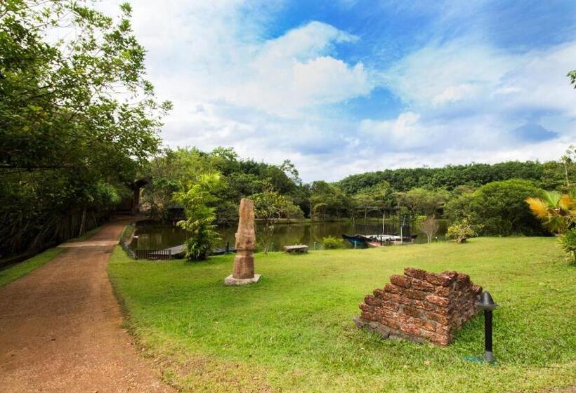 فندق Lake Serenity Resort & Spa