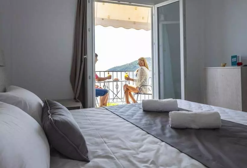 Отель Paraskevas Boutique